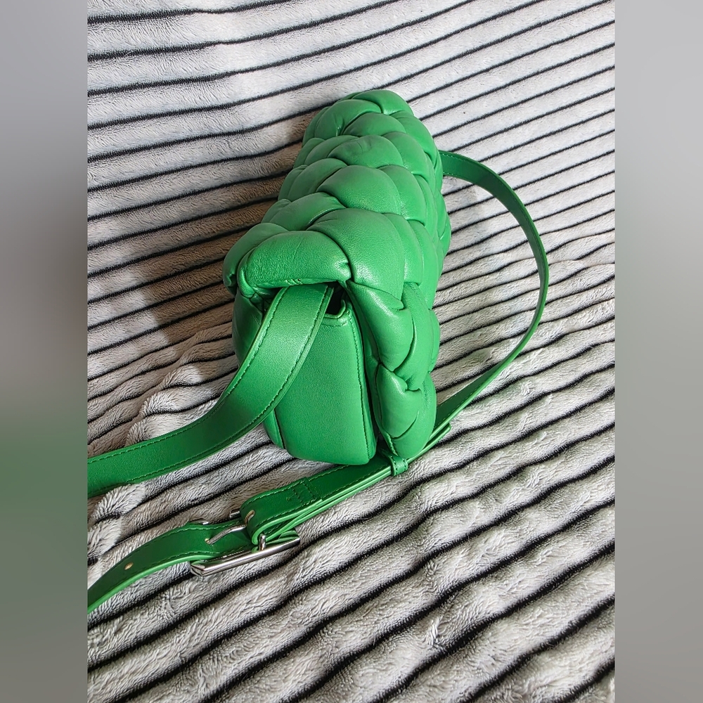 JW PEI Maze Crossbody Bag Grass Green - Picture 3 of 12